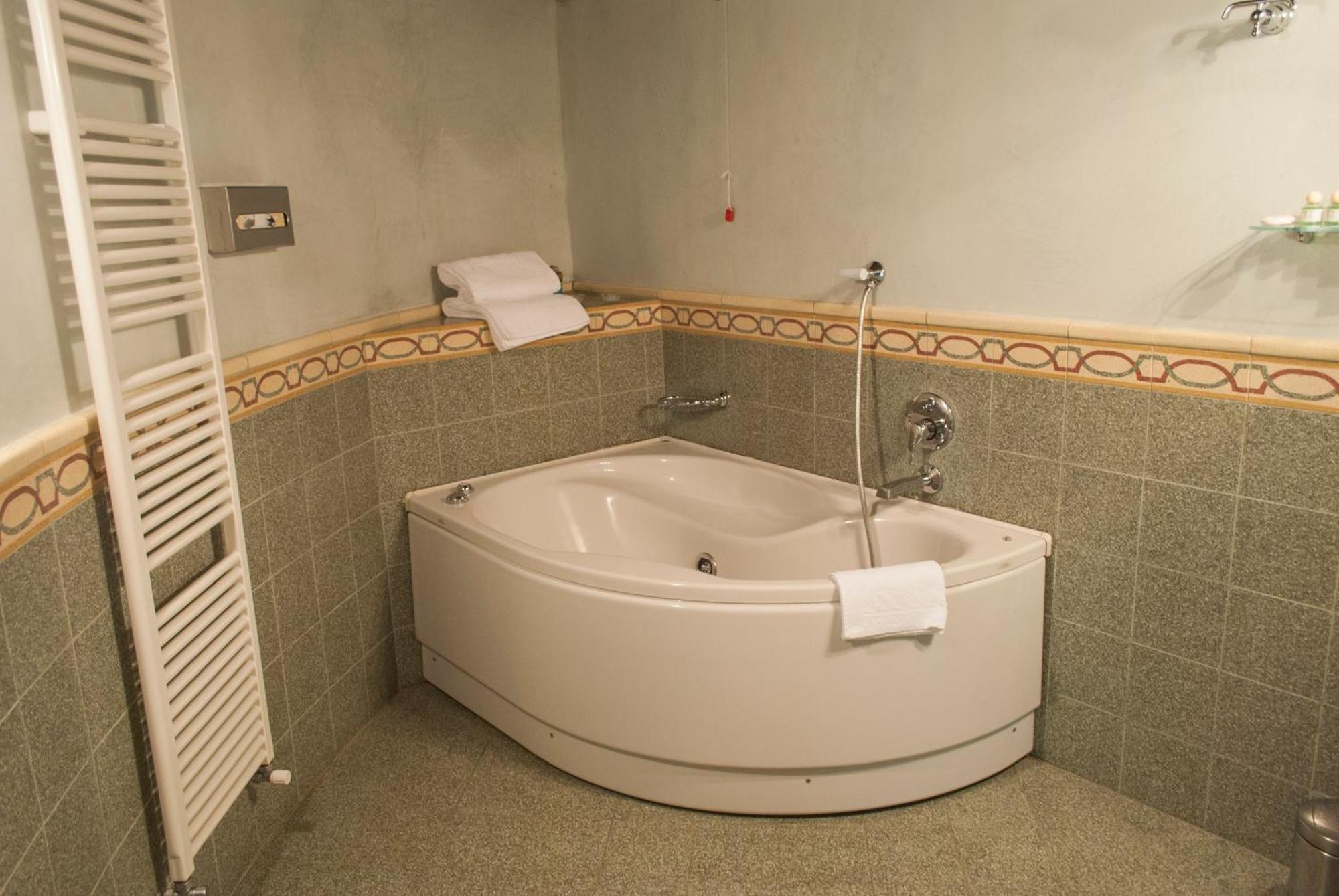 Al Borducan Romantic Hotel - Adults Only Varese Esterno foto