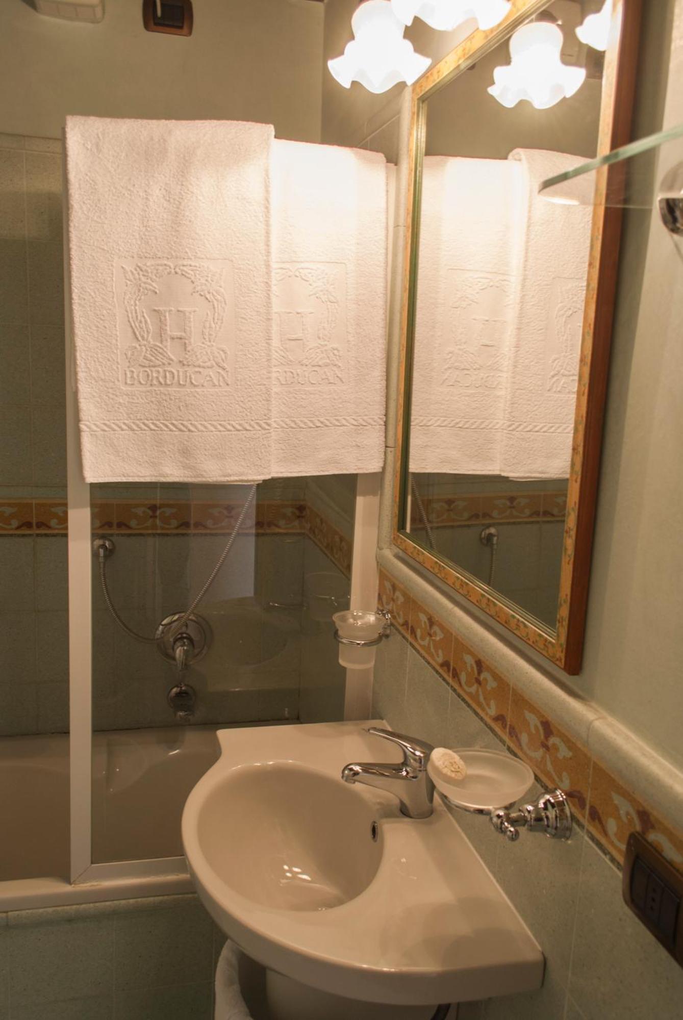 Al Borducan Romantic Hotel - Adults Only Varese Esterno foto